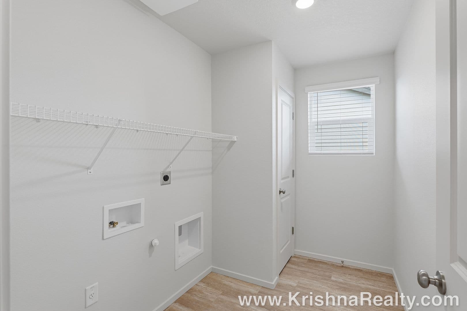 Salem House: 4984 Columbus Ave NE