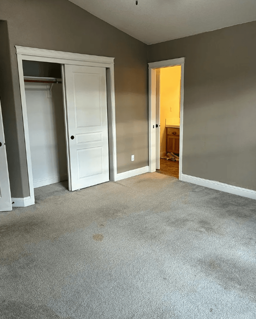 Hillsboro House: 160 NE Porto Way