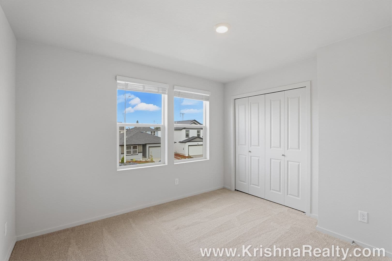 Salem House: 4984 Columbus Ave NE
