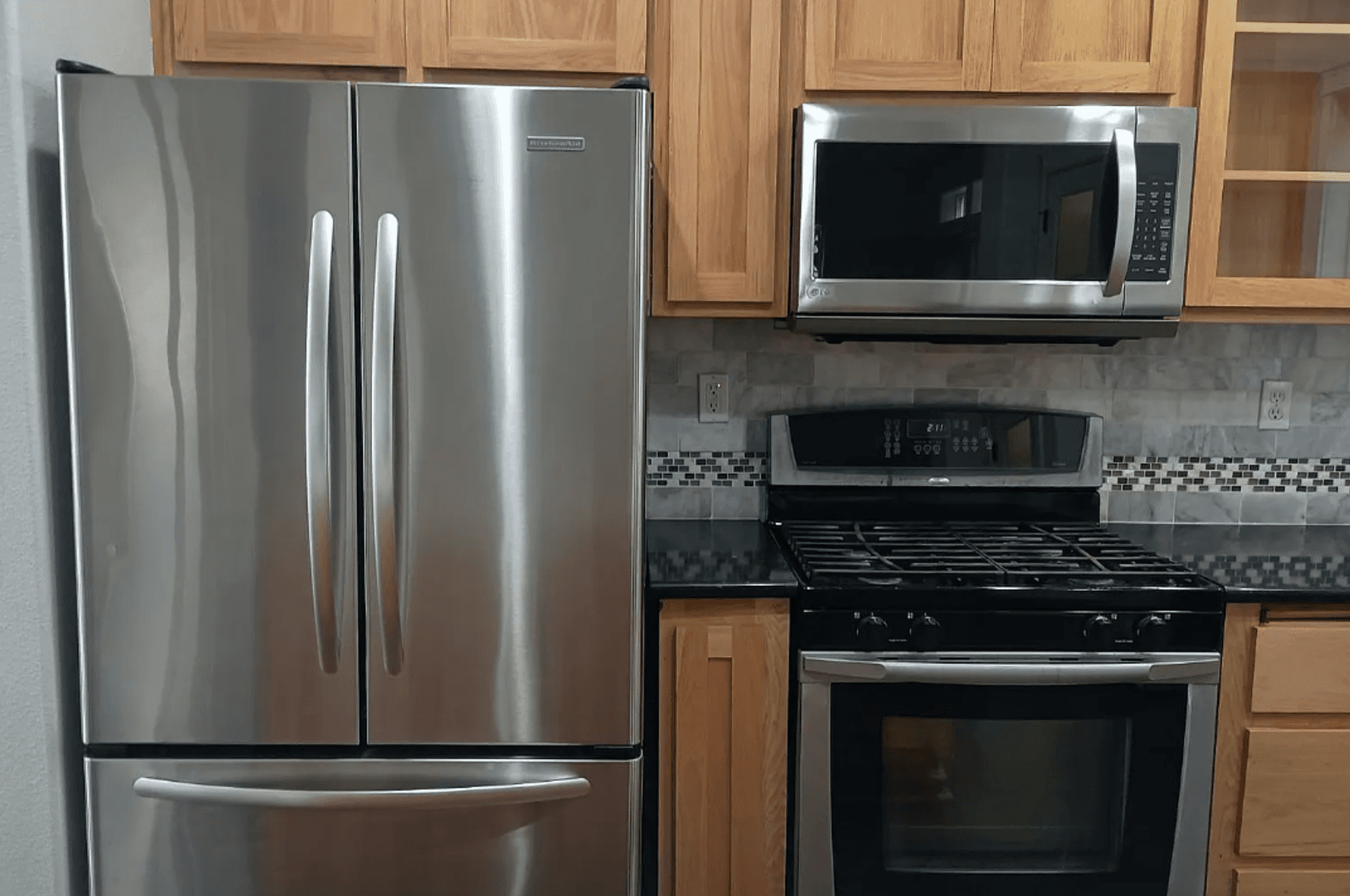 Hillsboro House: 160 NE Porto Way