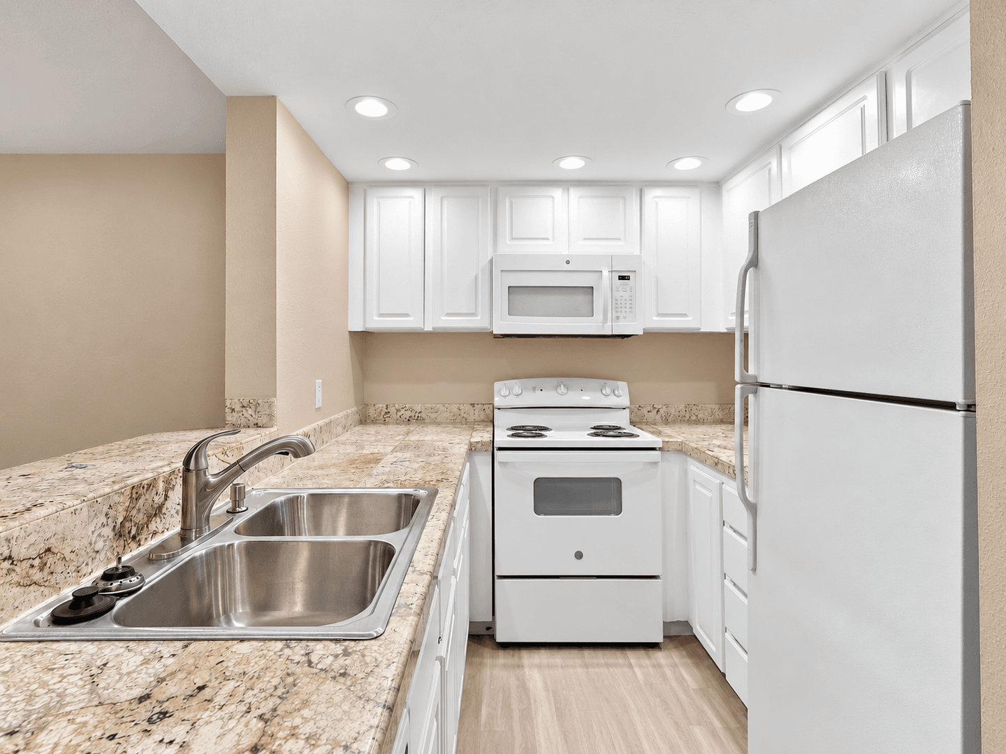 Clackamas Townhome: 10025 SE Talbert Street