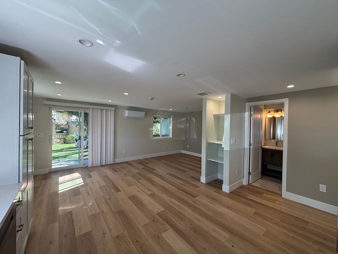 Costa Mesa Apartment: 716 Center St
