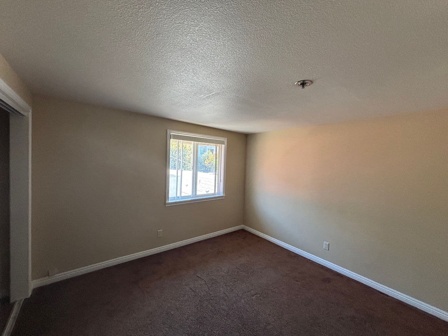 Santa Ana Apartment: 214 S Lyon St