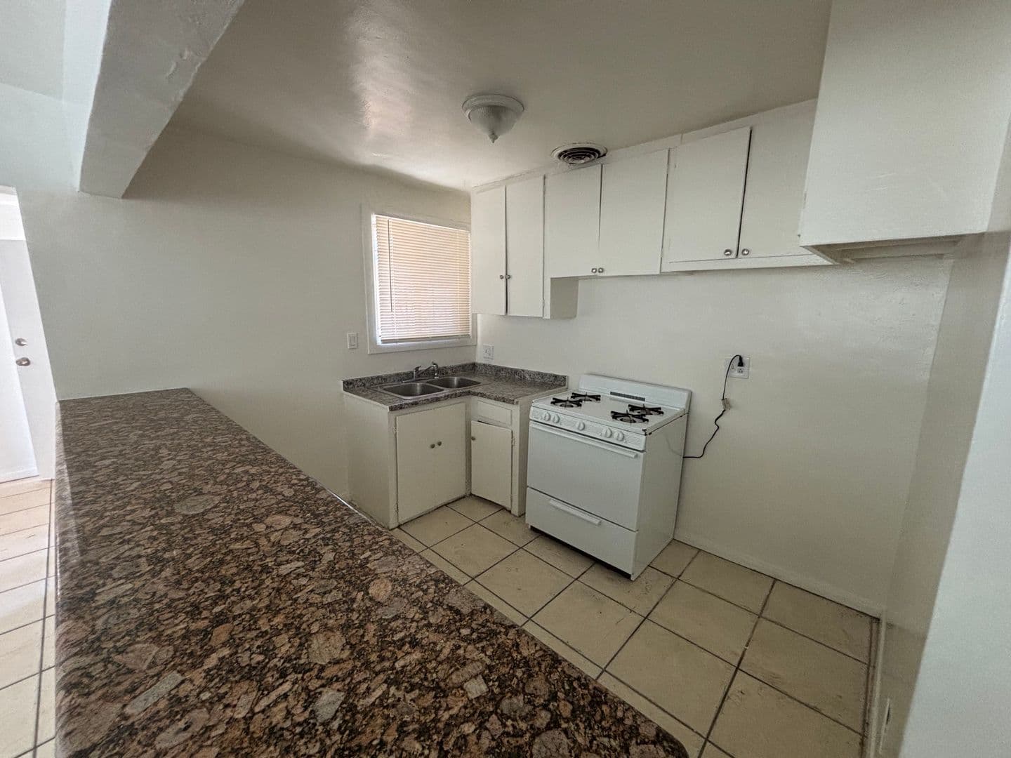 Los Angeles House: 251 W. 65th St