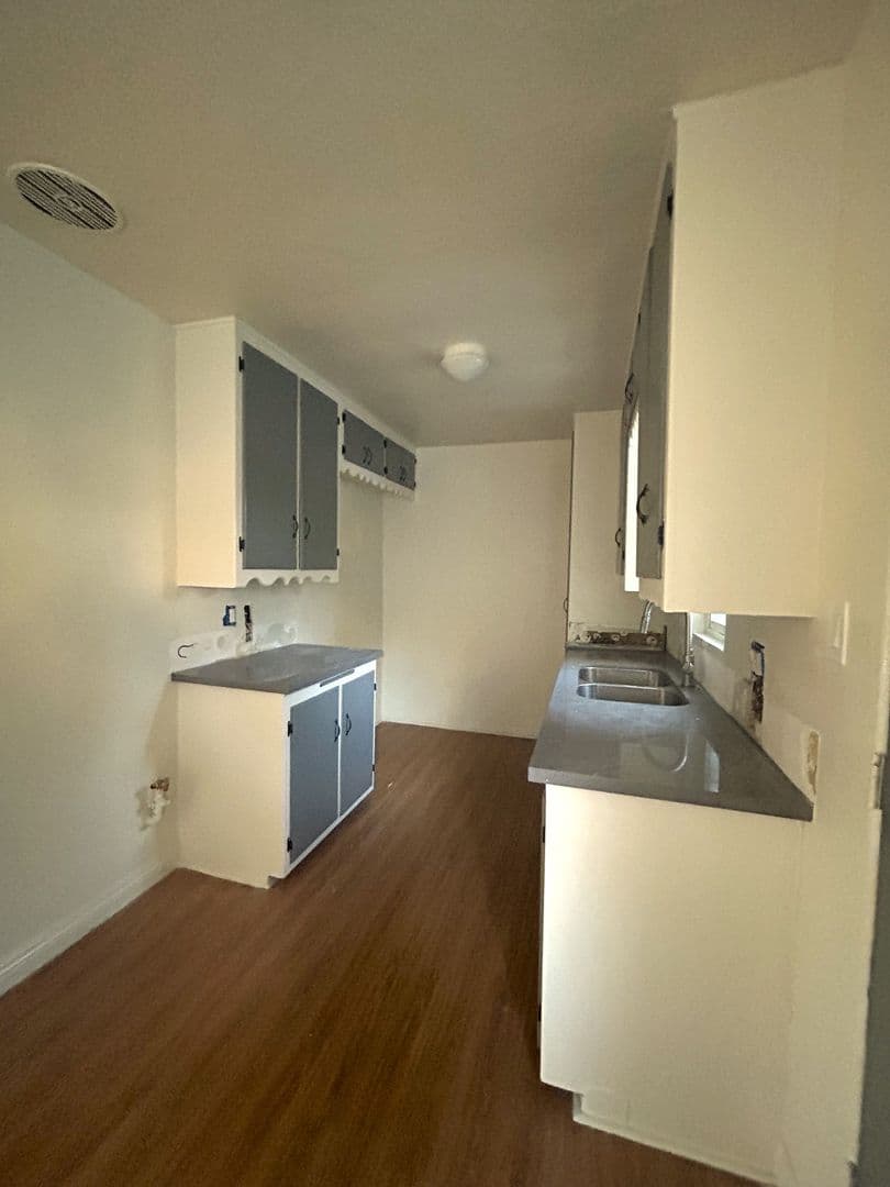 Huntington Park Apartment: 6325 Passaic St.