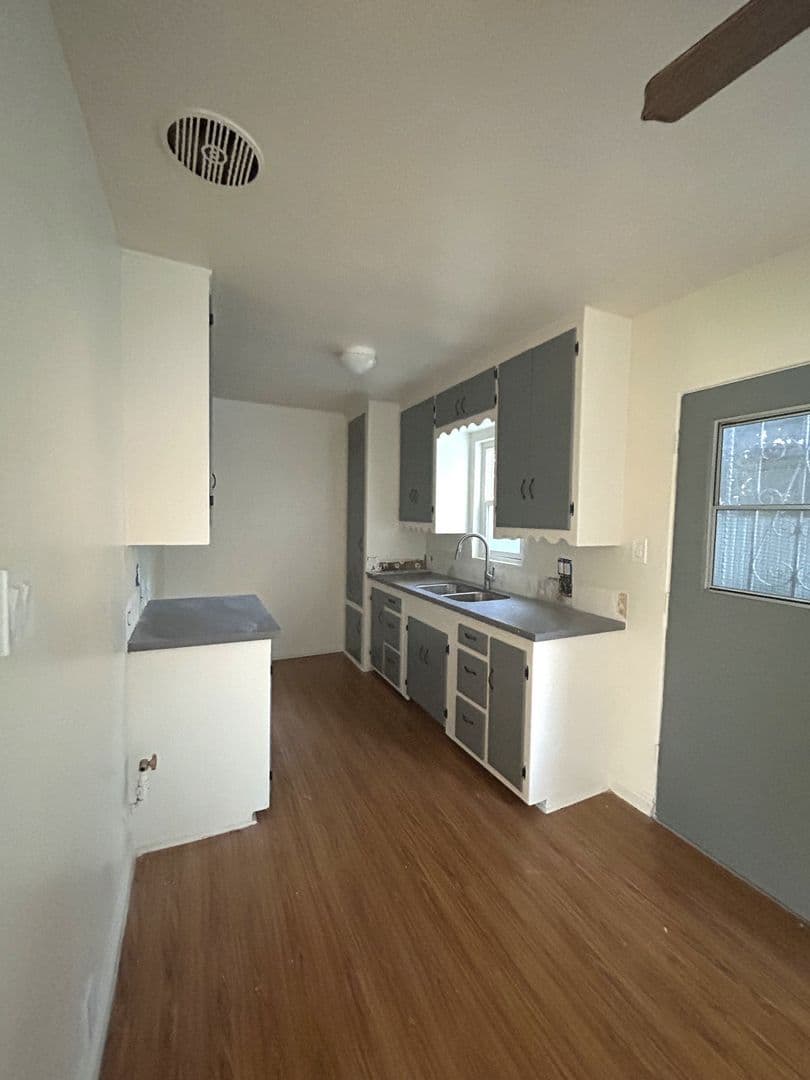 Huntington Park Apartment: 6325 Passaic St.