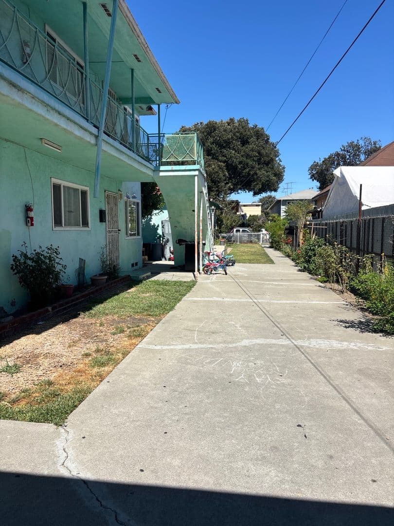 Huntington Park Apartment: 6325 Passaic St.