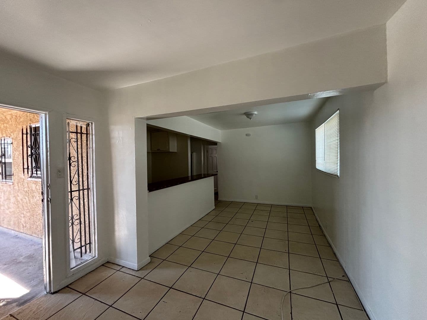 Los Angeles House: 251 W. 65th St