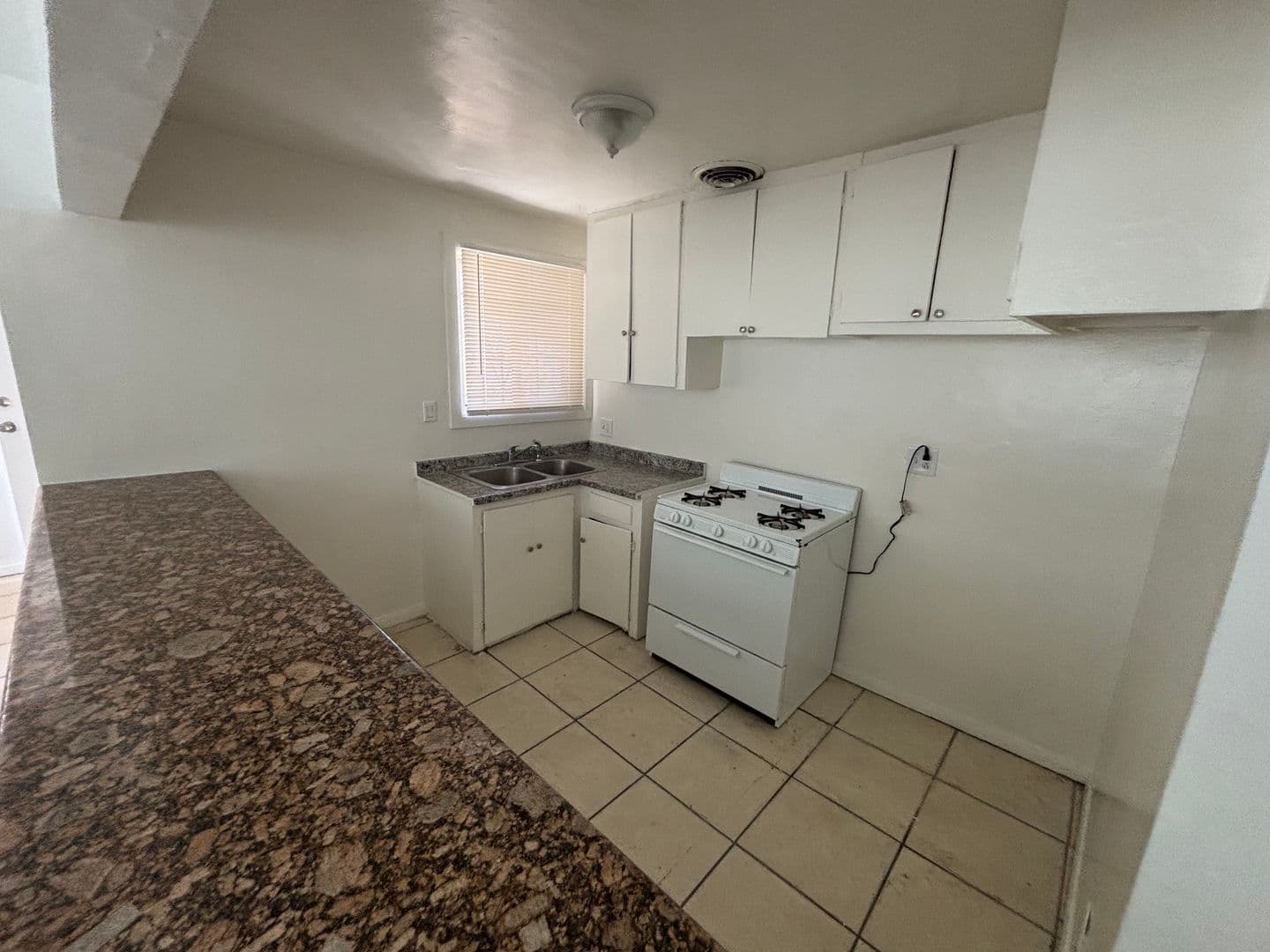 Los Angeles House: 251 W. 65th St