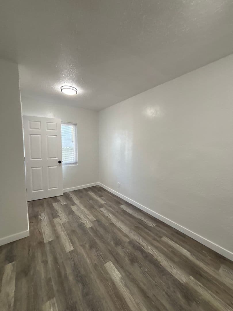 Los Angeles Apartment: 1745 Magnolia Ave.
