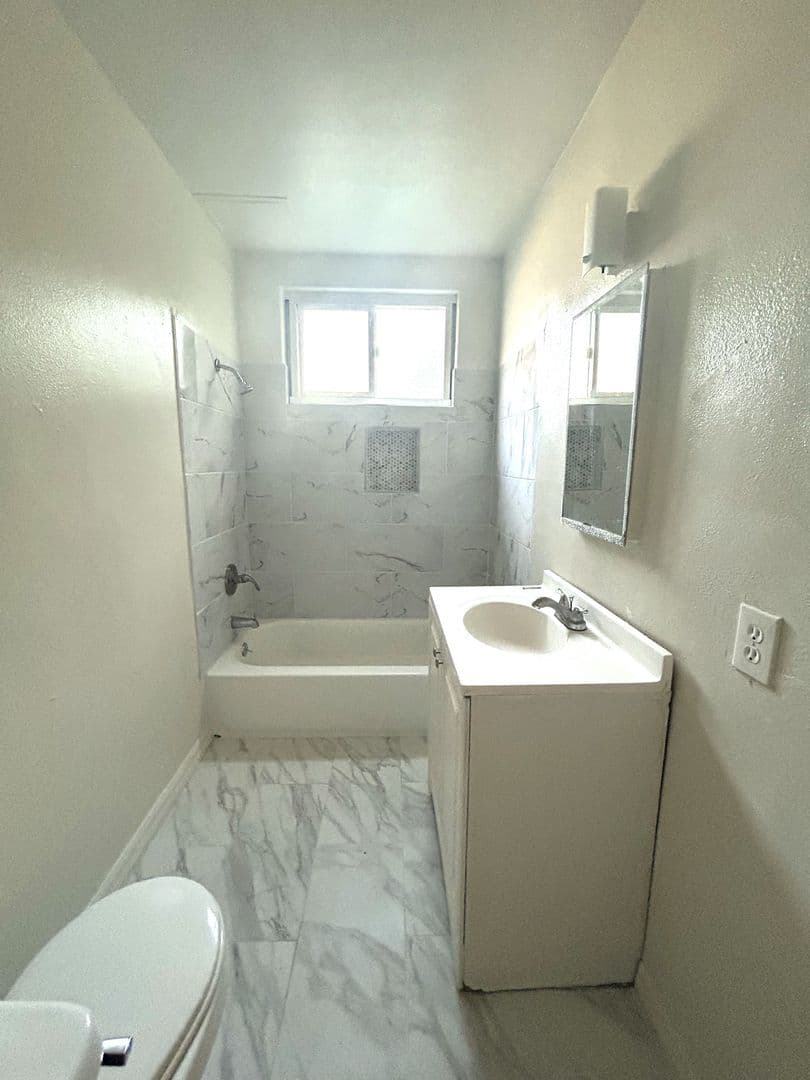 Huntington Park Apartment: 6325 Passaic St.