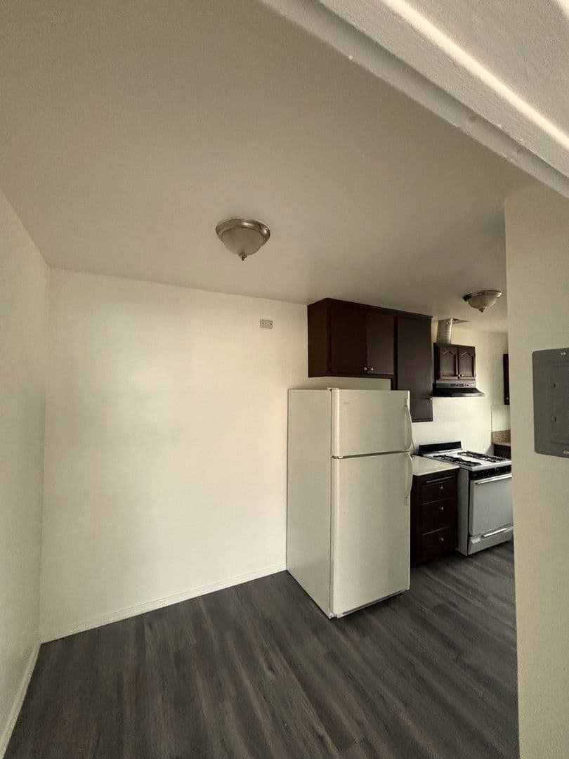 Huntington Park Apartment: 7102 Malabar St