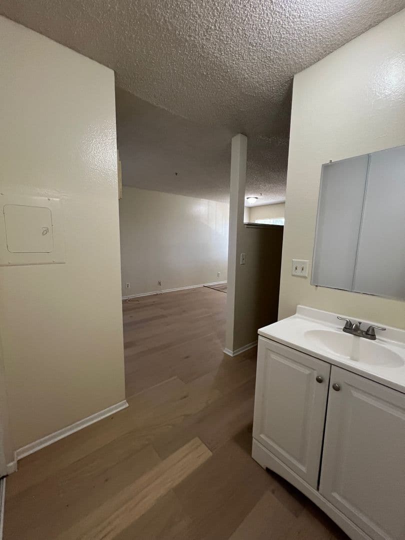 Santa Ana Apartment: 1202 N Van Ness