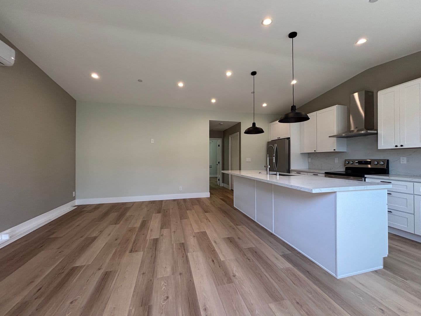 Costa Mesa Apartment: 716 Center St