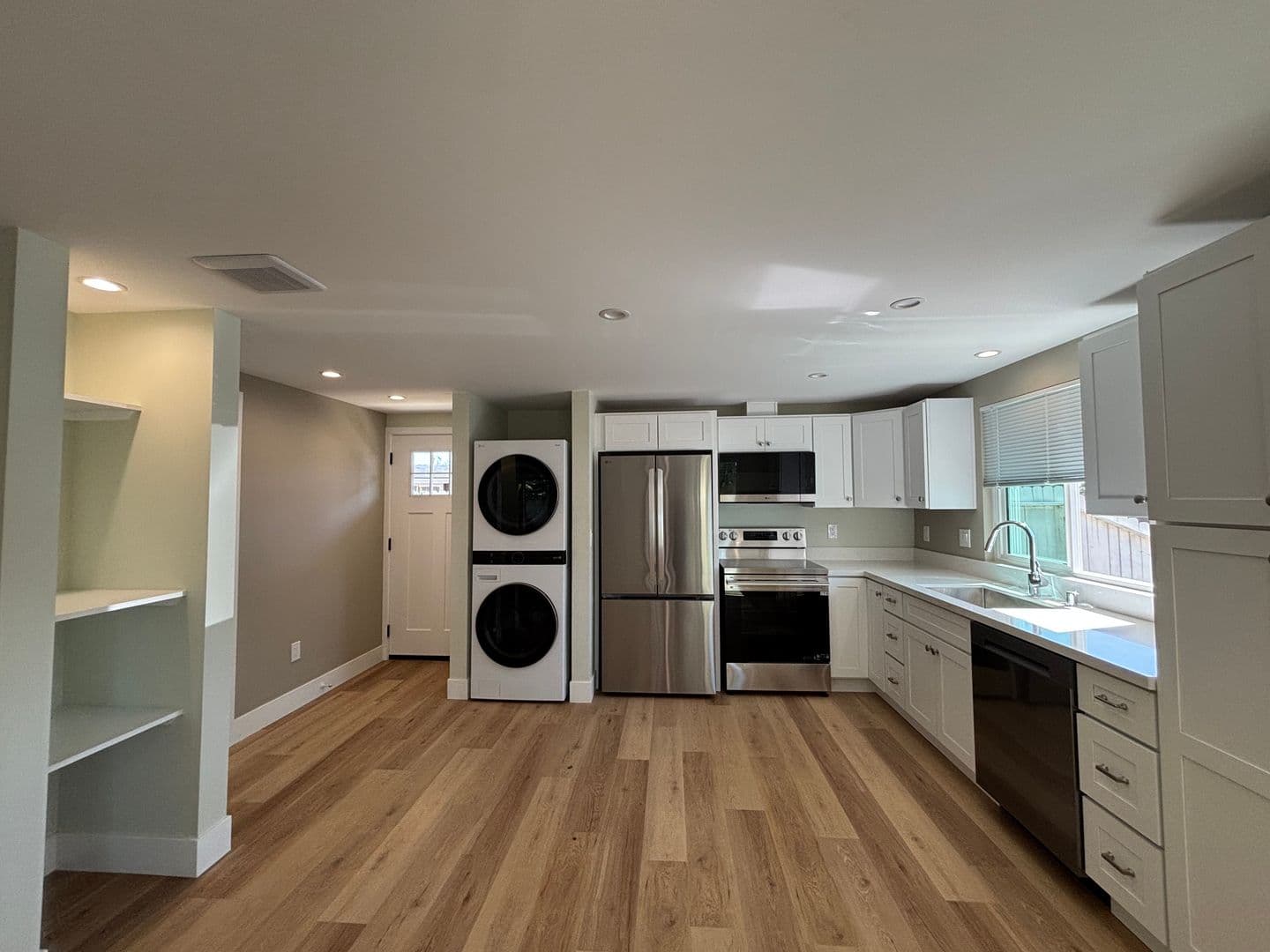 Costa Mesa Apartment: 716 Center St