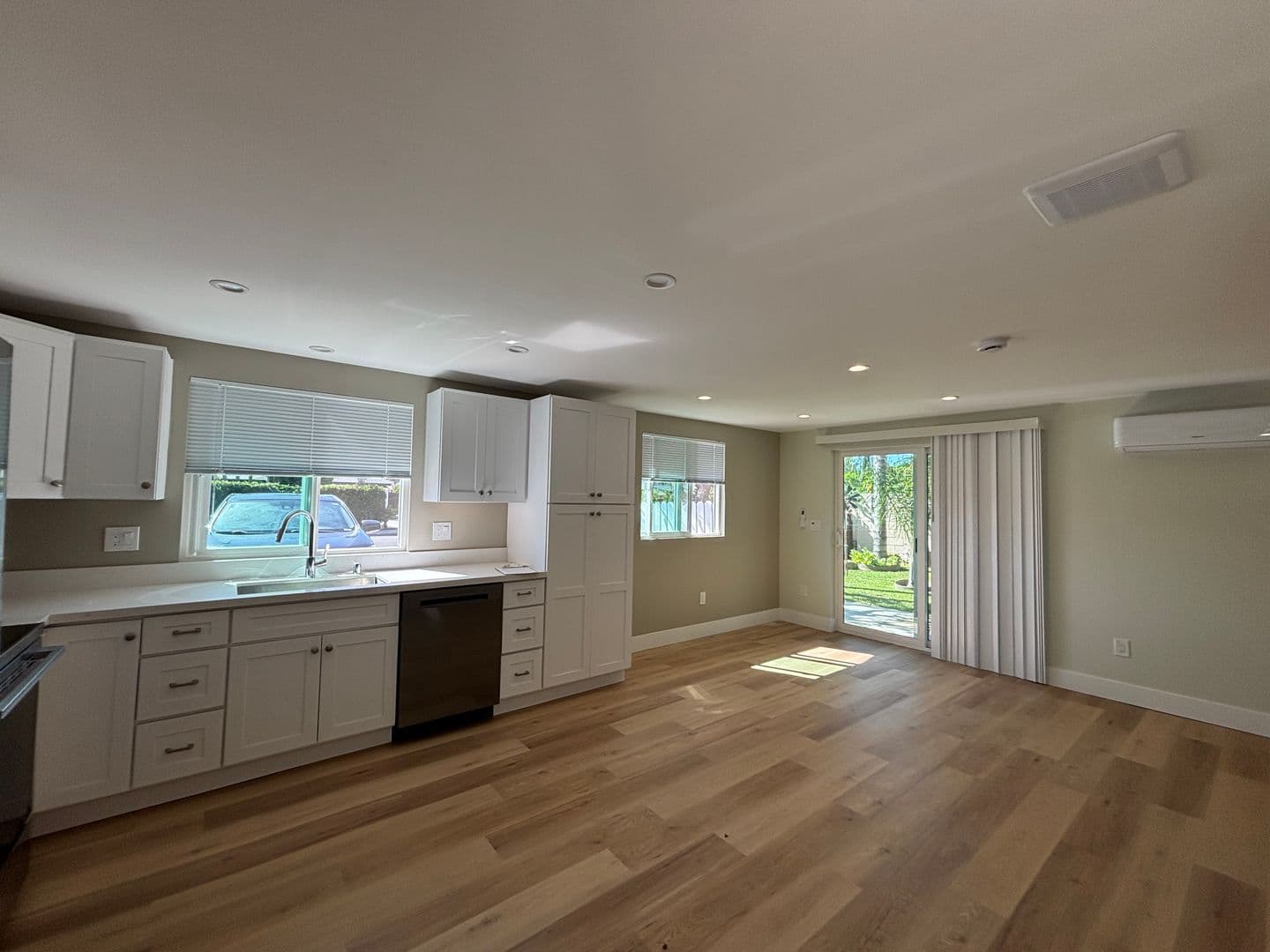 Costa Mesa Apartment: 716 Center St
