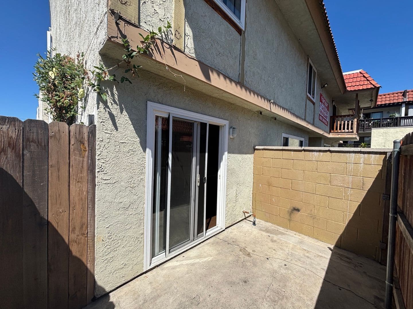 Santa Ana Apartment: 214 S Lyon St