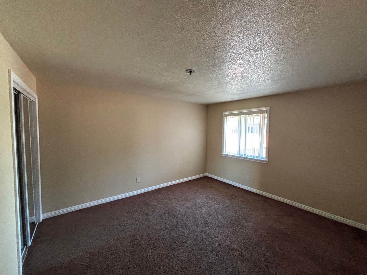 Santa Ana Apartment: 214 S Lyon St