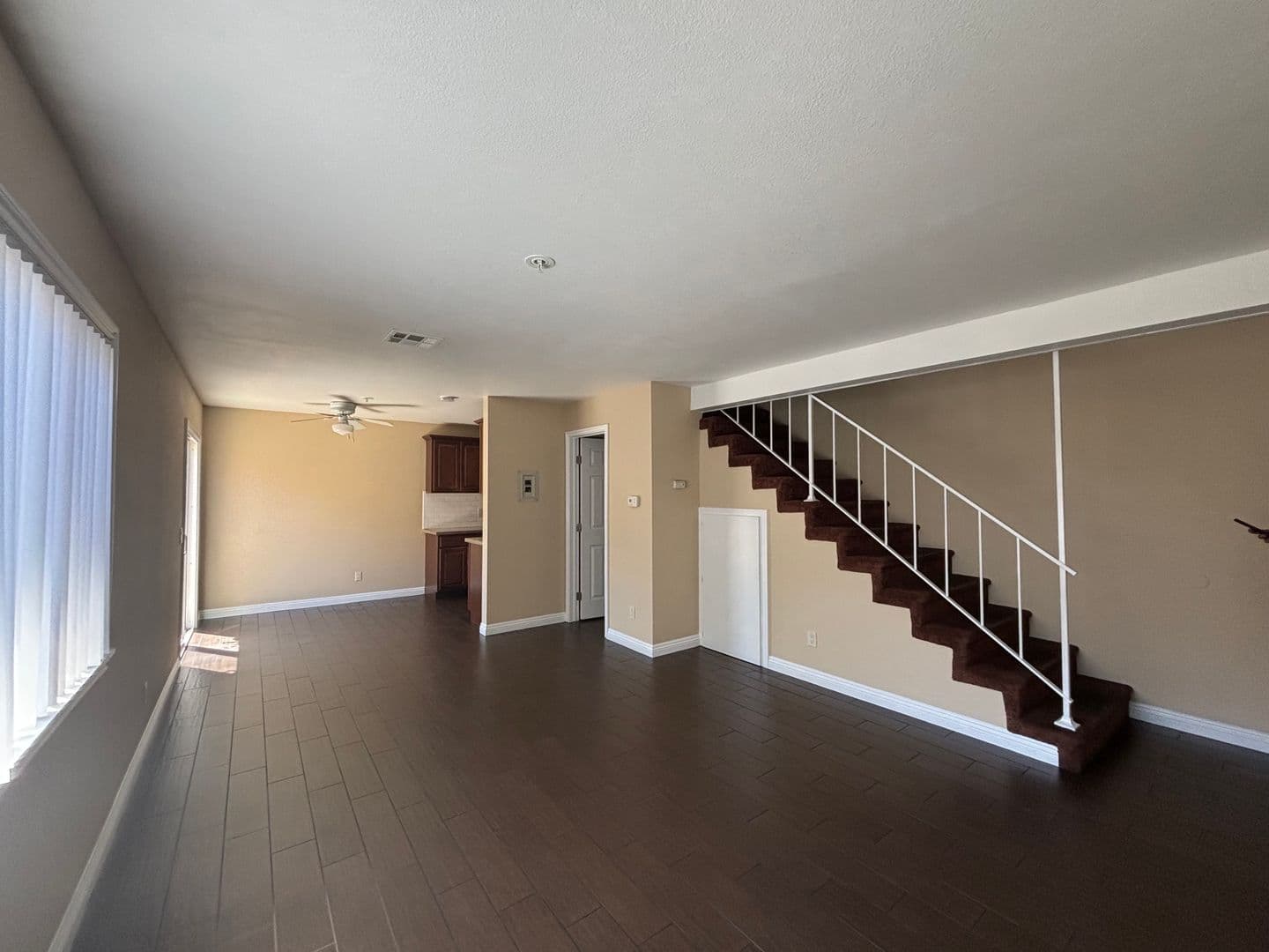 Santa Ana Apartment: 214 S Lyon St
