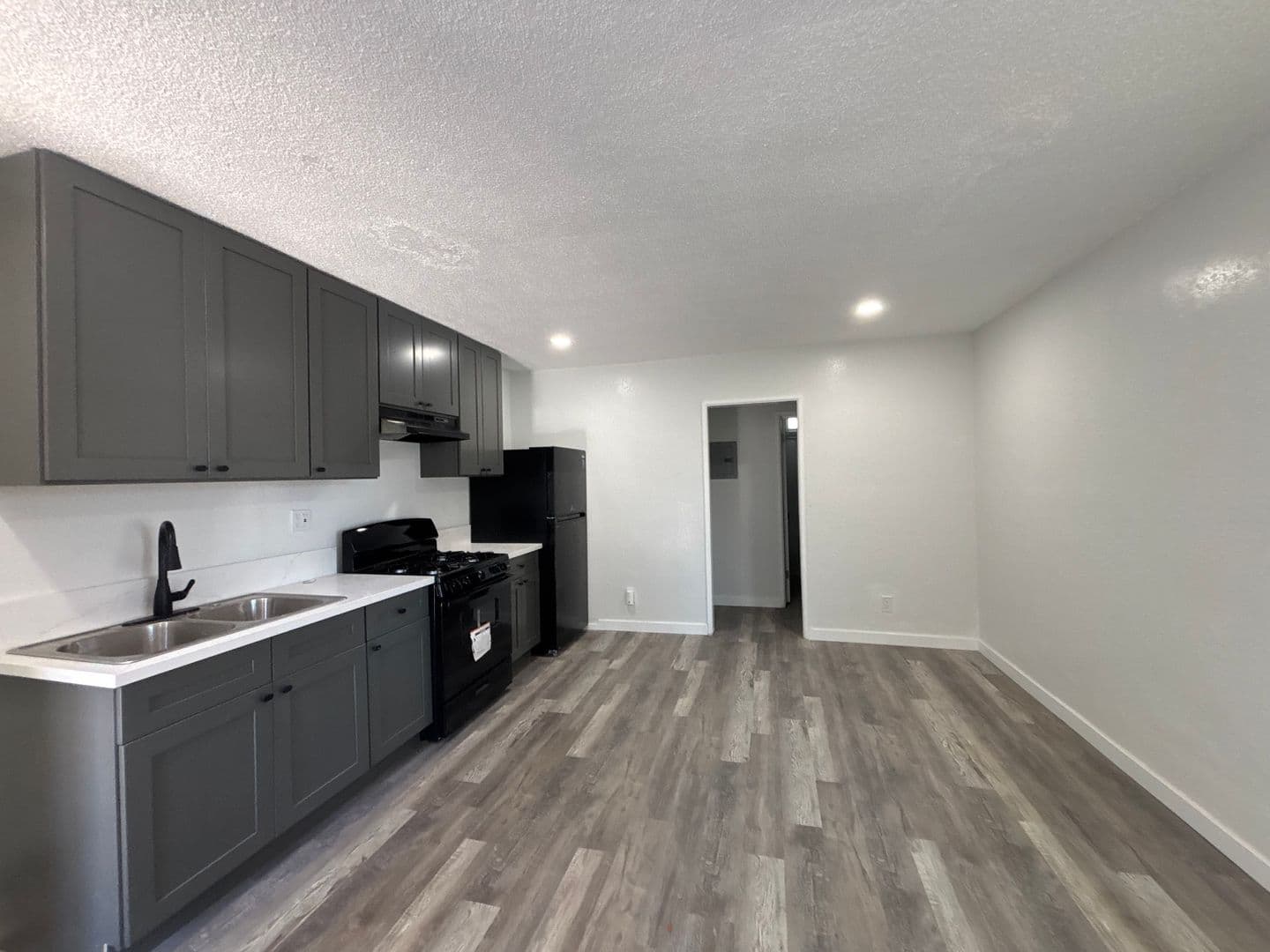 Los Angeles Apartment: 1745 Magnolia Ave.