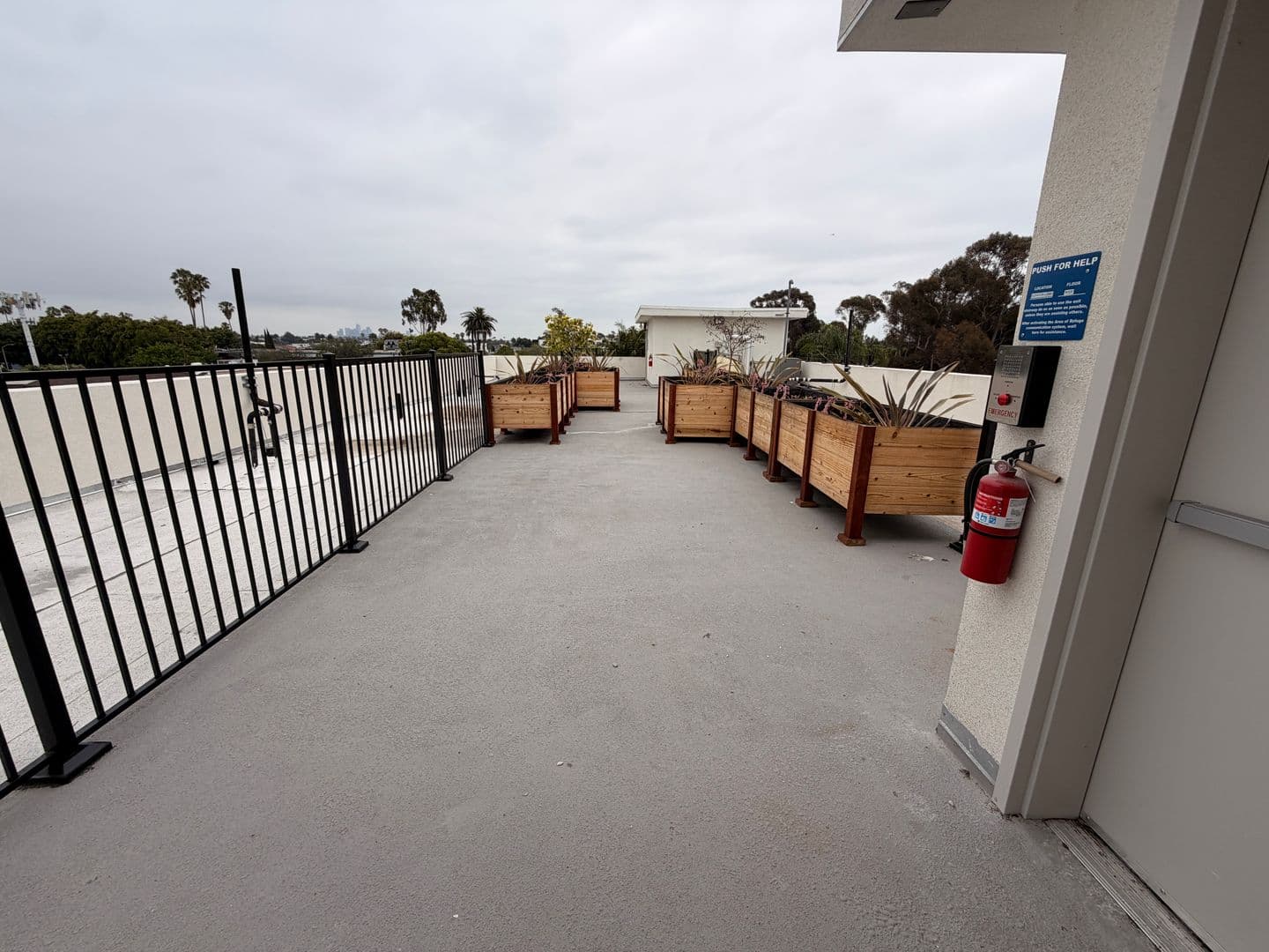 Los Angeles Apartment: 2403 Clyde Ave