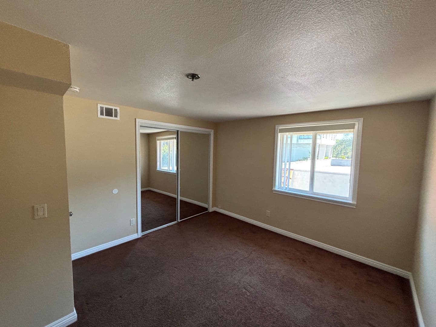 Santa Ana Apartment: 214 S Lyon St