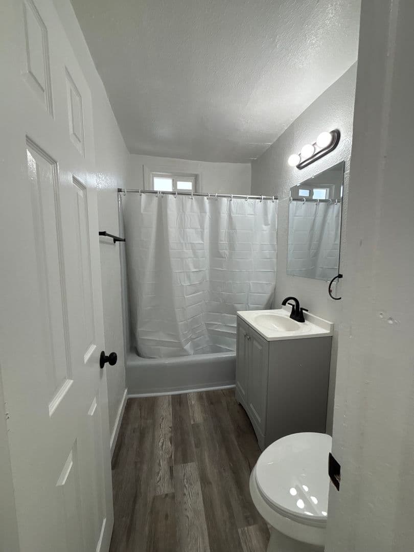 Los Angeles Apartment: 1745 Magnolia Ave.