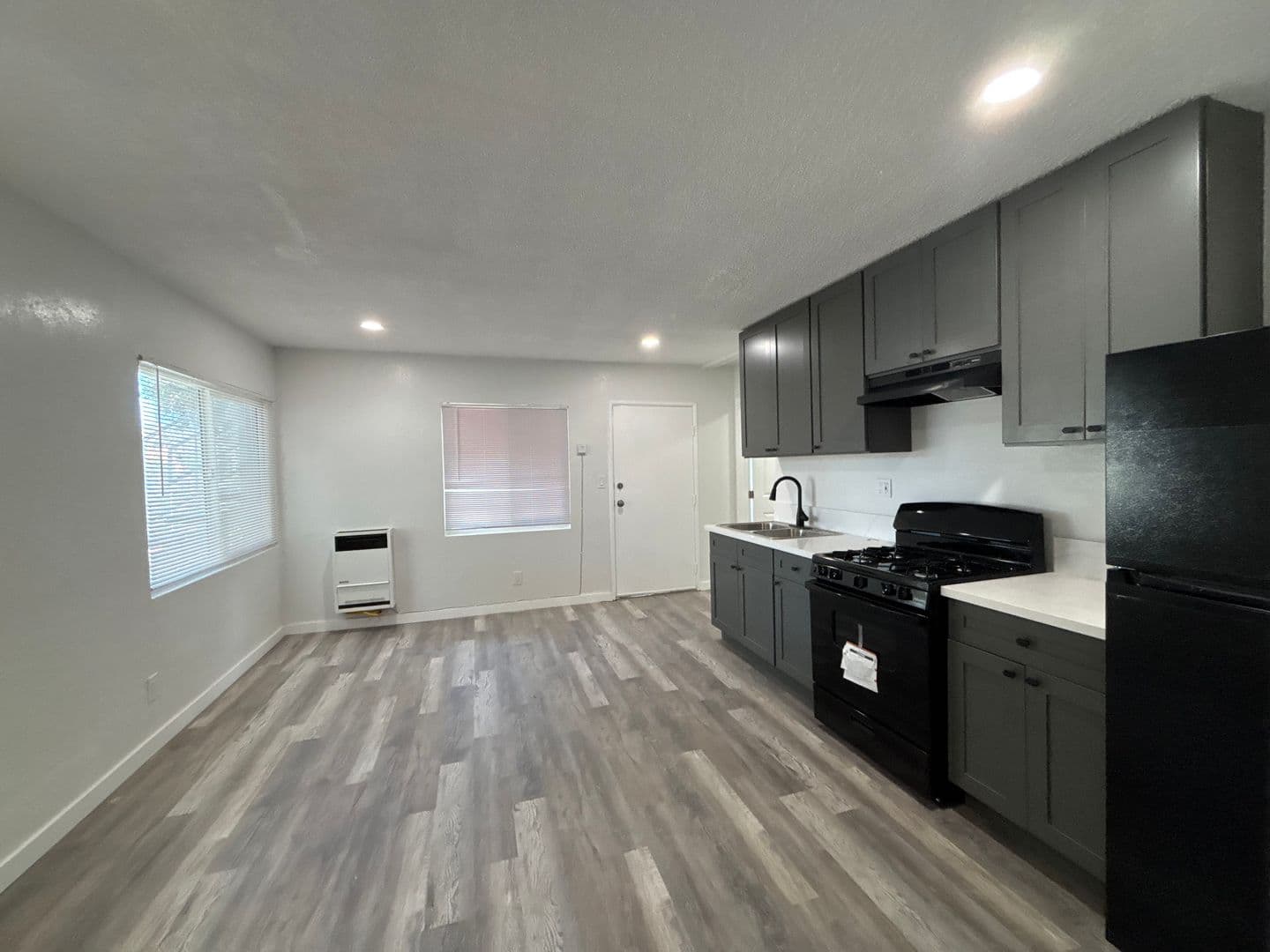Los Angeles Apartment: 1745 Magnolia Ave.