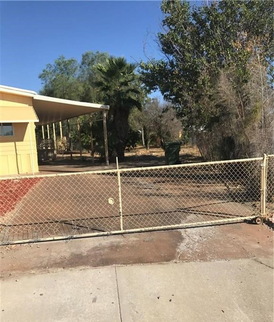 Hemet House: 25670 Minorca St