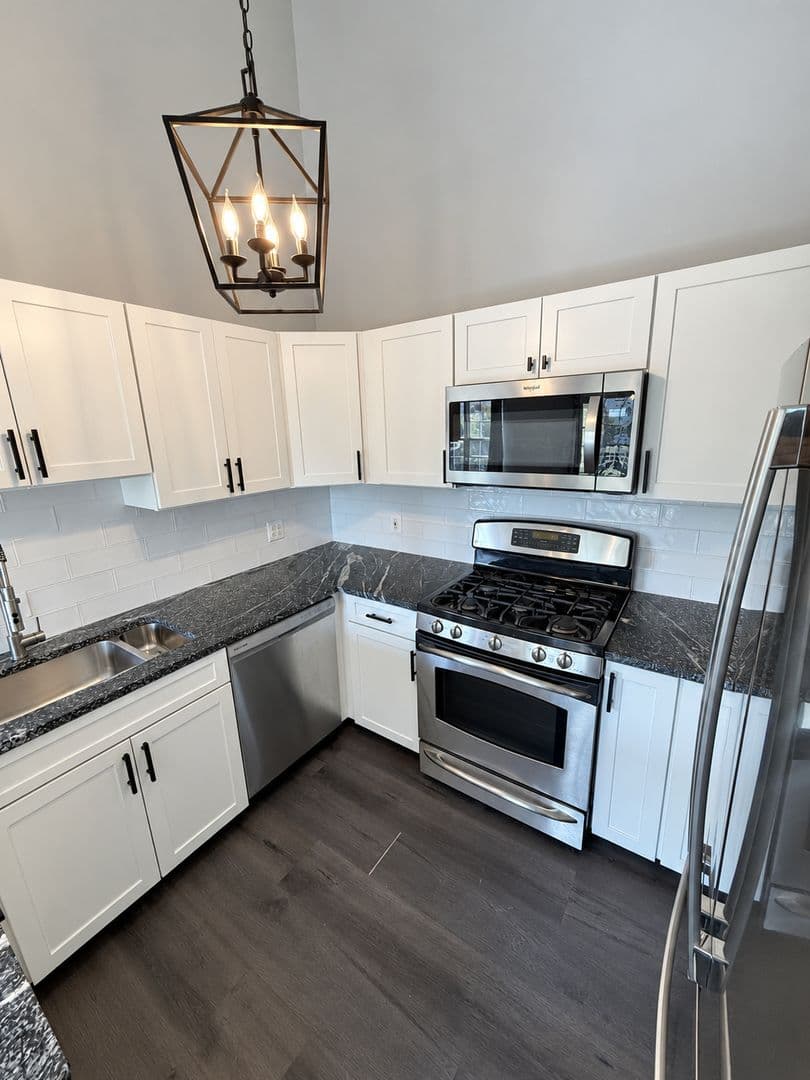 Bel Air Condo: 1310 Sheridan Place