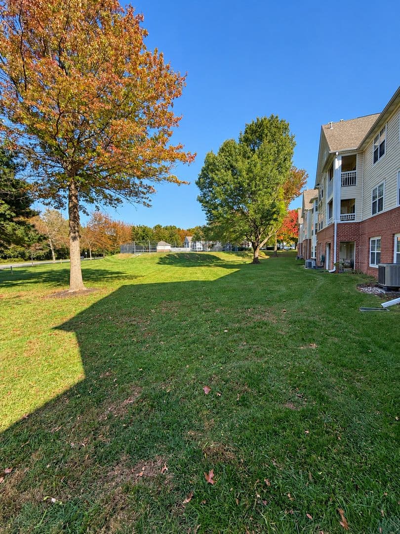 Bel Air Condo: 1310 Sheridan Place