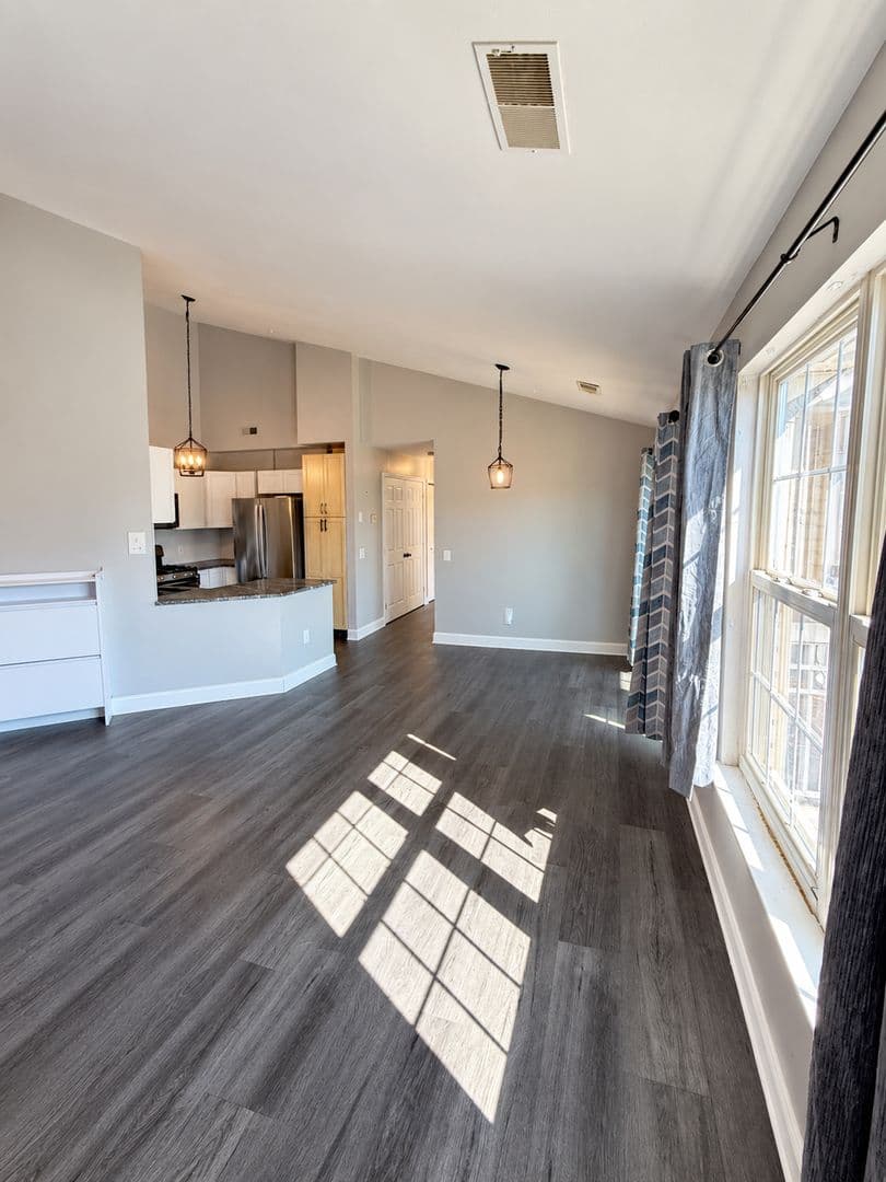 Bel Air Condo: 1310 Sheridan Place