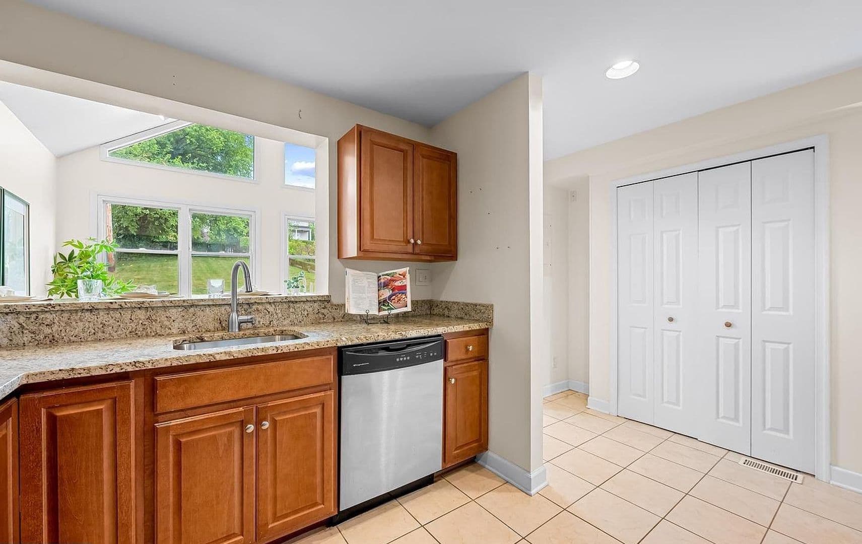 Baltimore House: 6045 Falls Rd