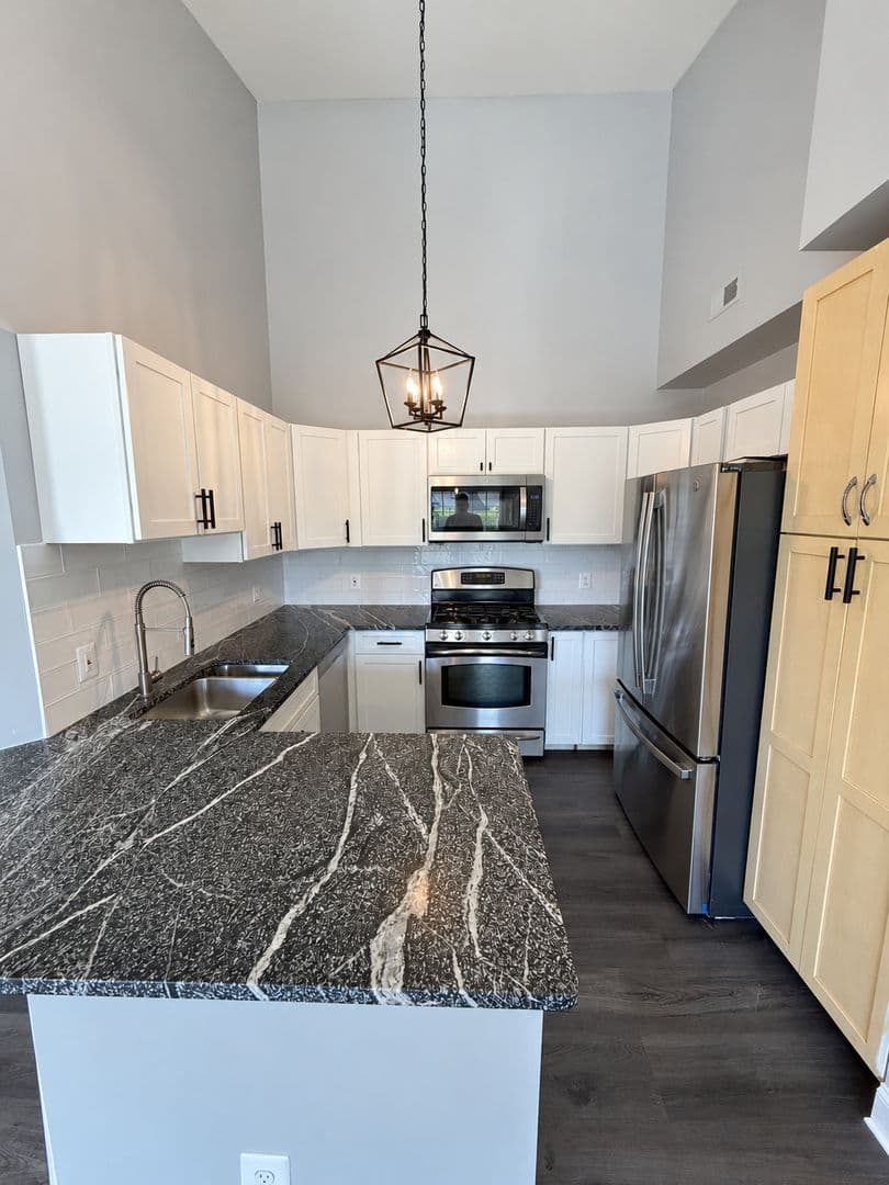 Bel Air Condo: 1310 Sheridan Place