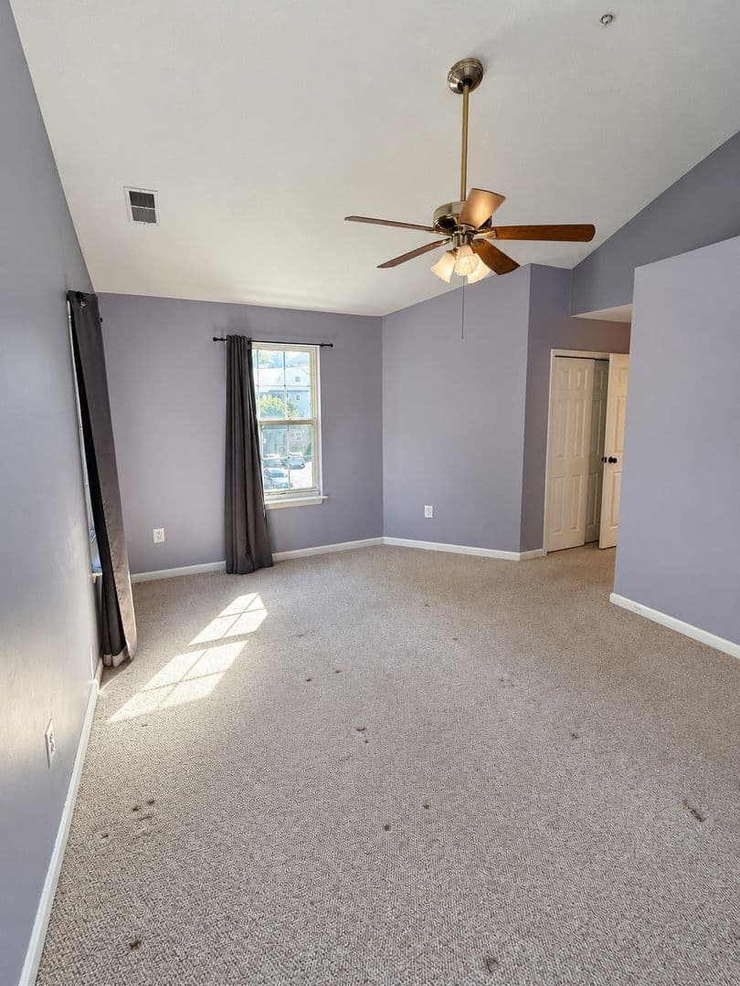 Bel Air Condo: 1310 Sheridan Place