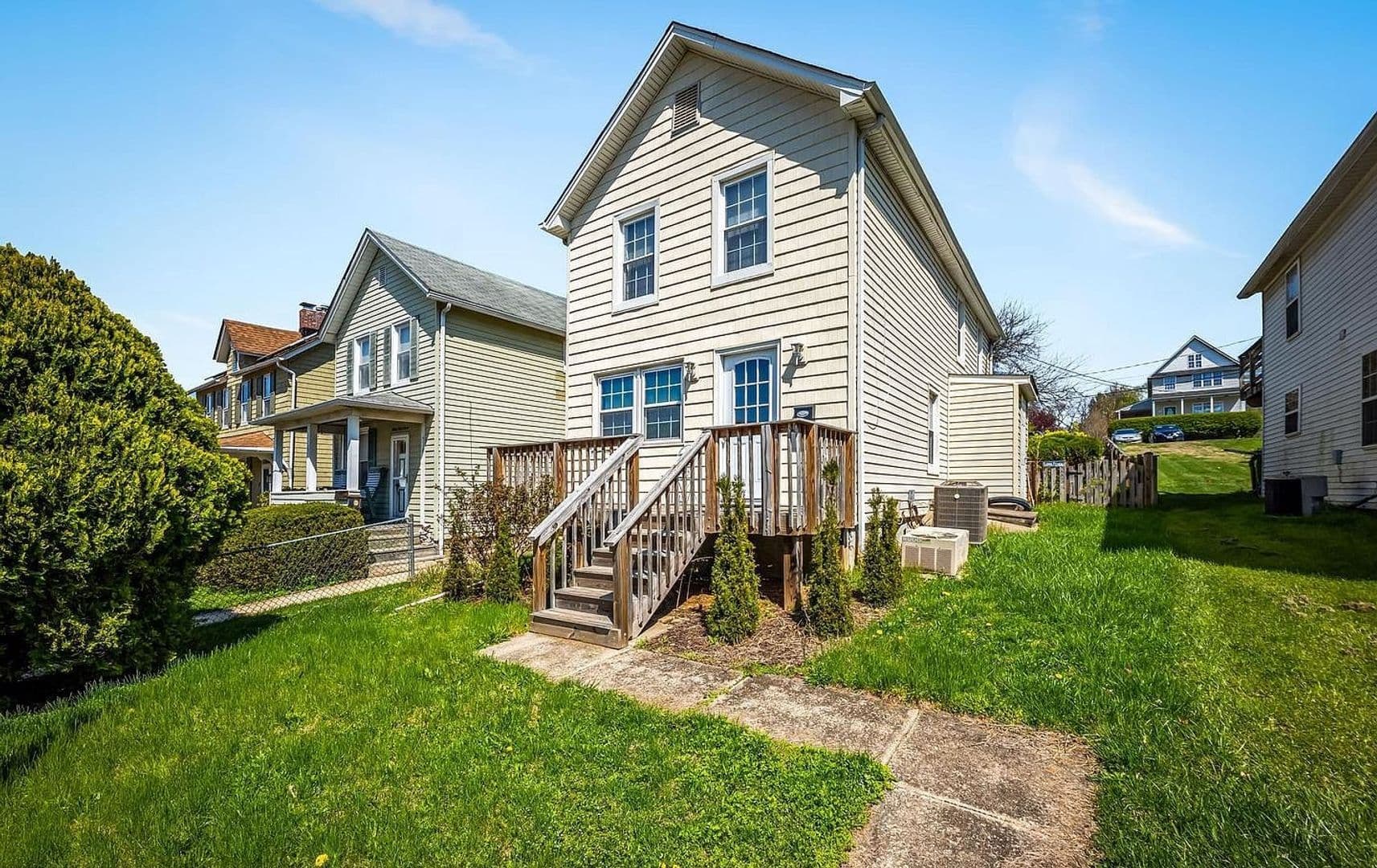 Baltimore House: 6045 Falls Rd