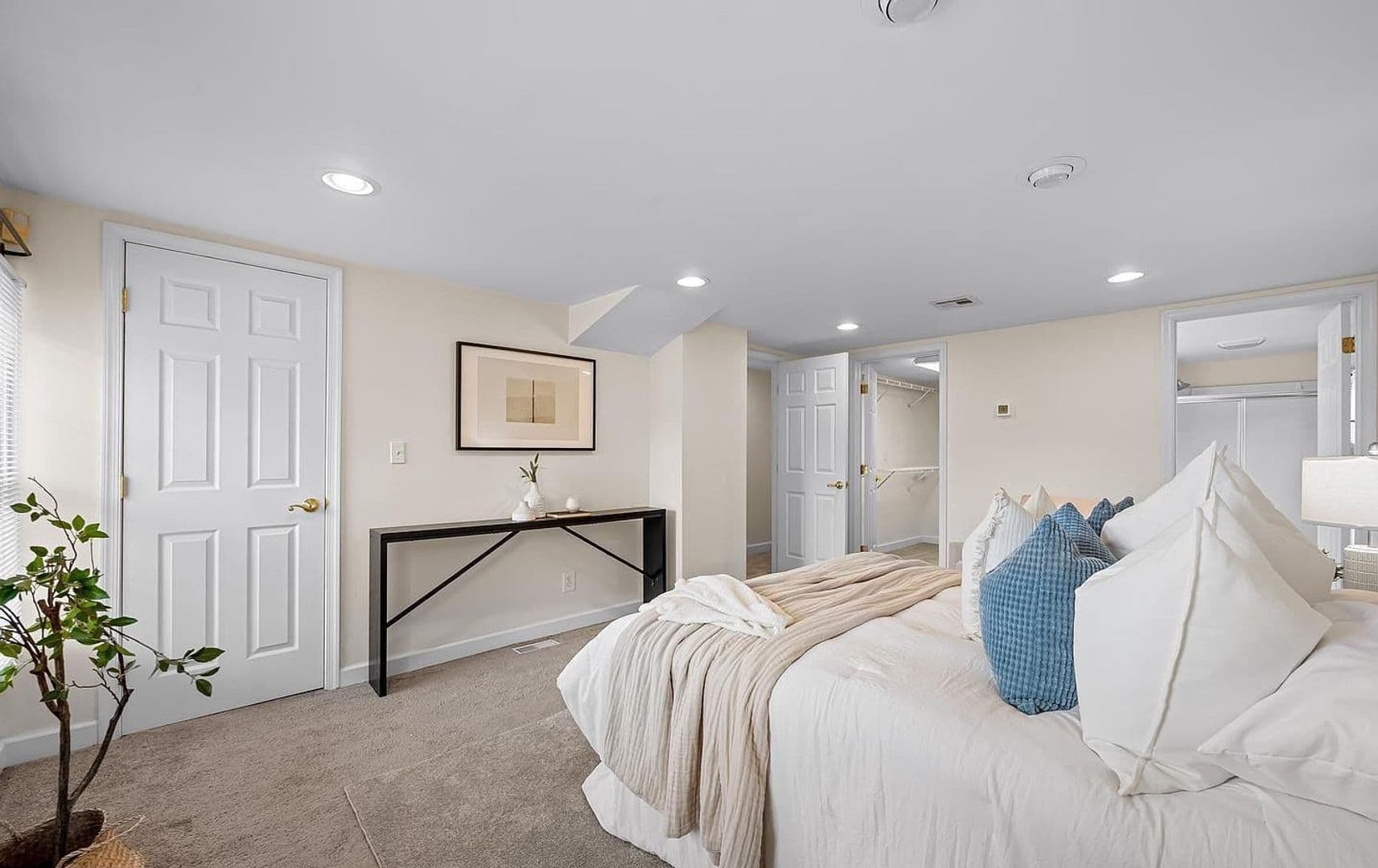 Baltimore House: 6045 Falls Rd
