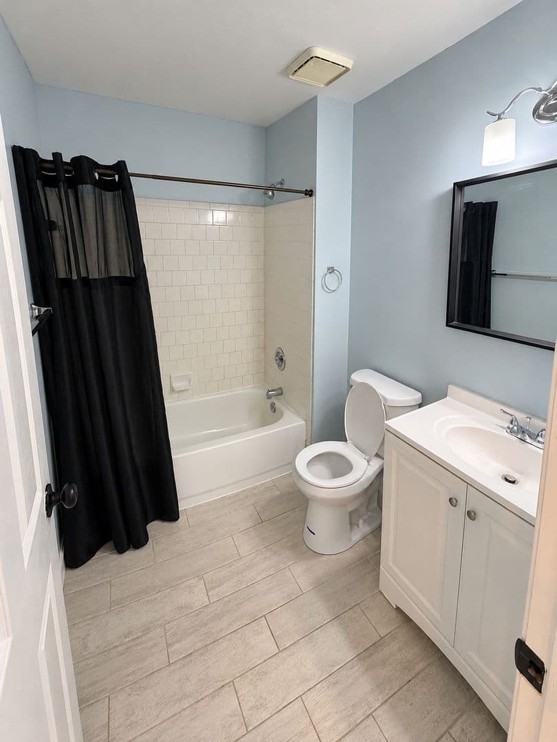 Bel Air Condo: 1310 Sheridan Place