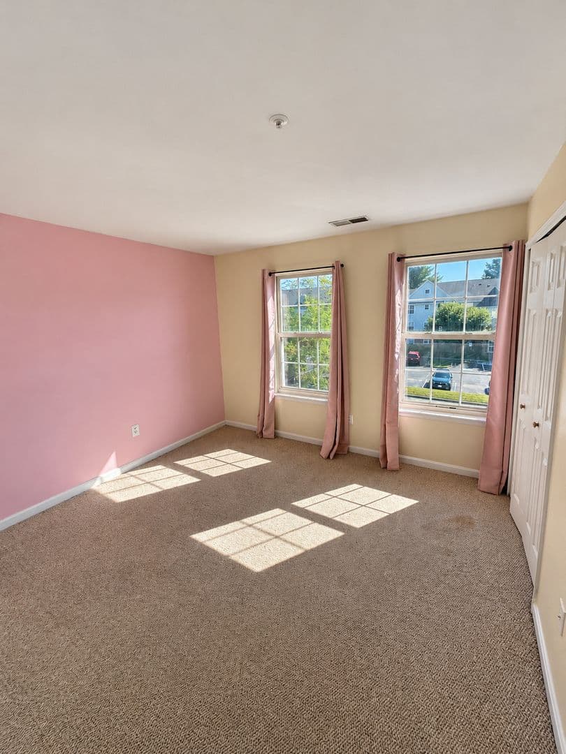 Bel Air Condo: 1310 Sheridan Place