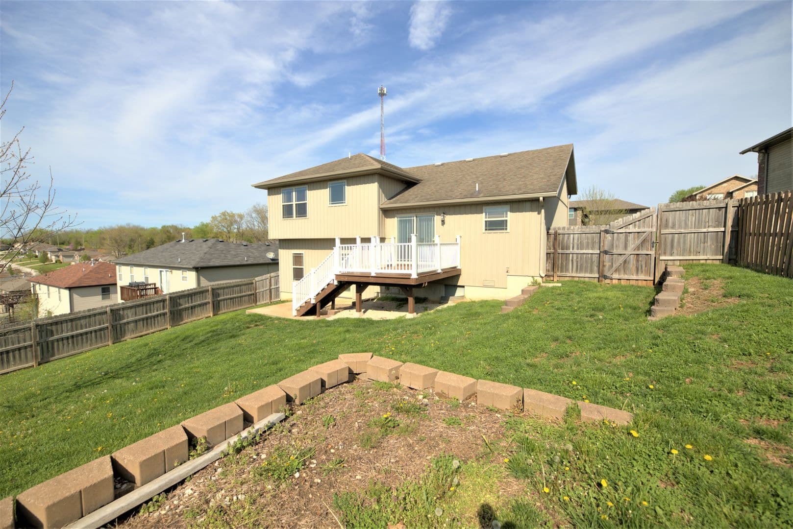 Ozark House: 1319 S Solaira St