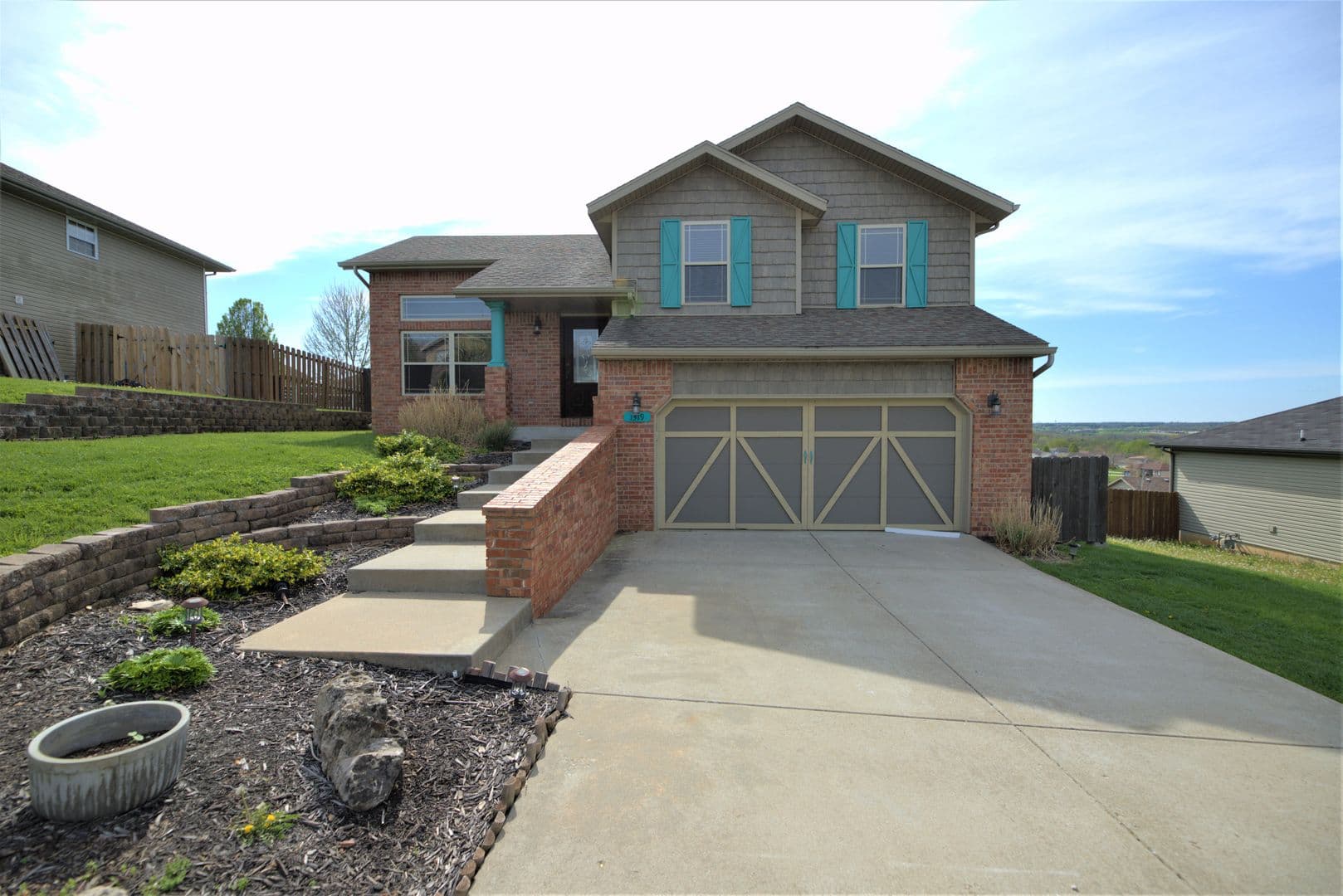 Ozark House: 1319 S Solaira St