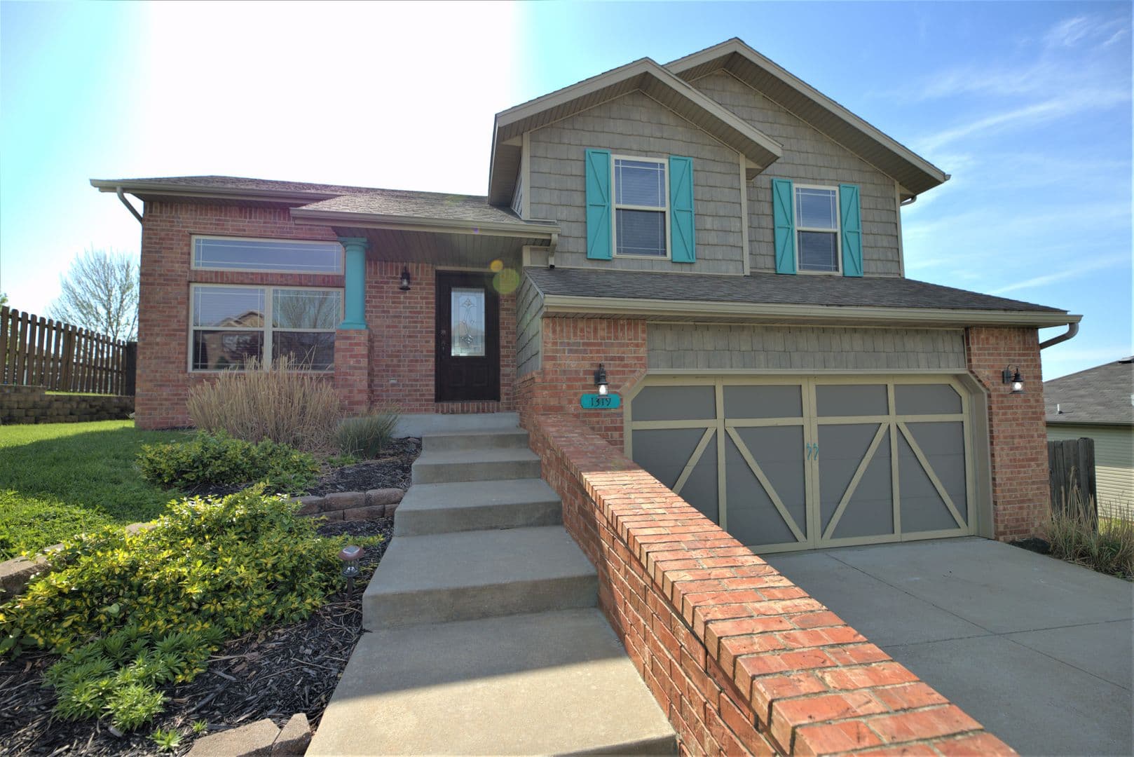 Ozark House: 1319 S Solaira St