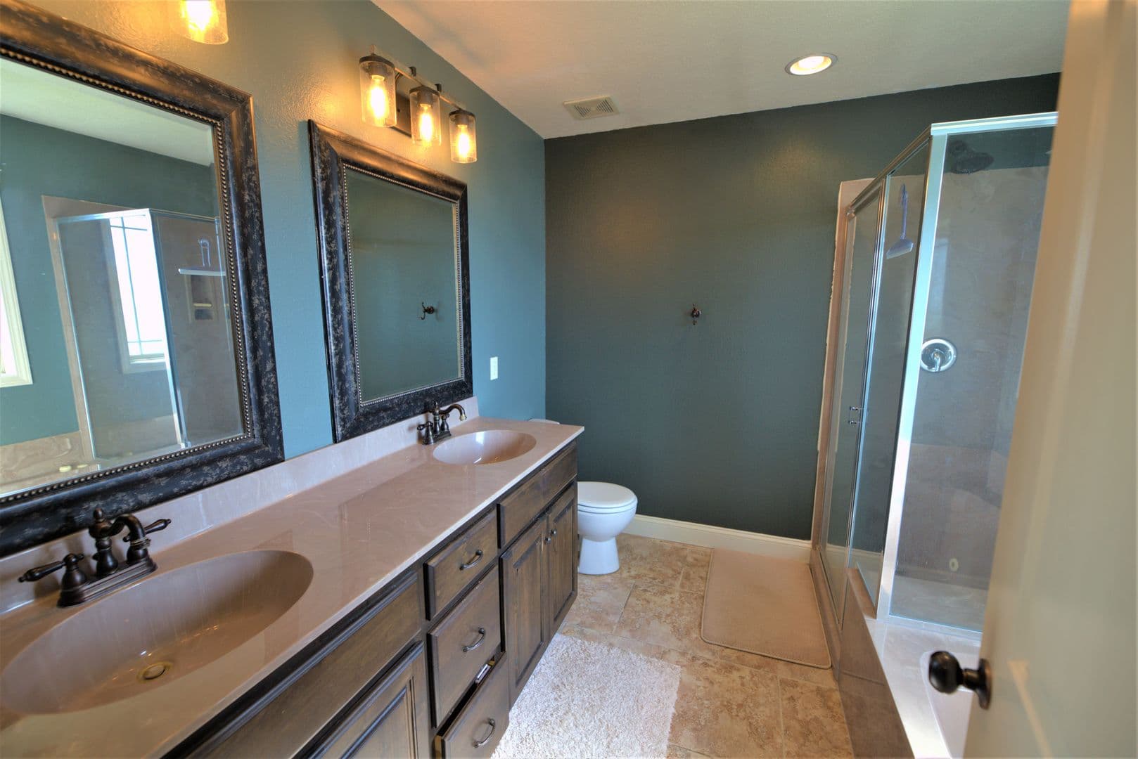 Ozark House: 1319 S Solaira St
