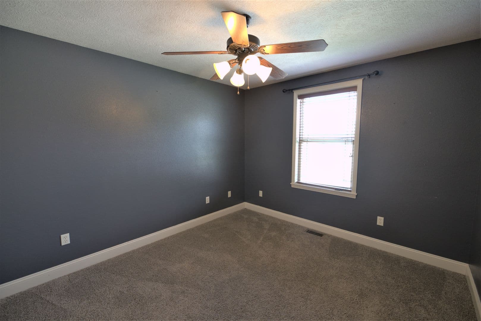 Ozark House: 1319 S Solaira St