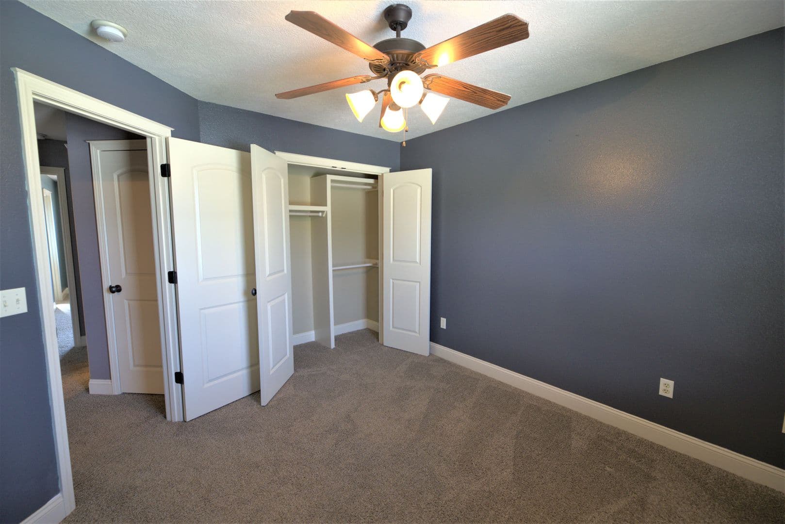 Ozark House: 1319 S Solaira St