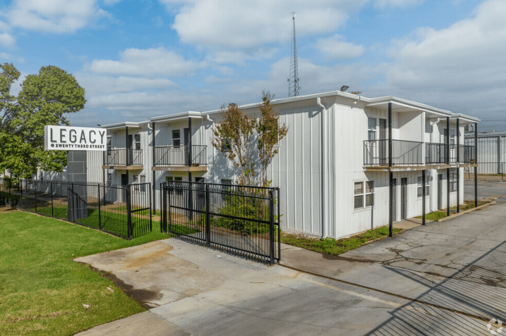 Tulsa Apartment: 10951 E 23rd St