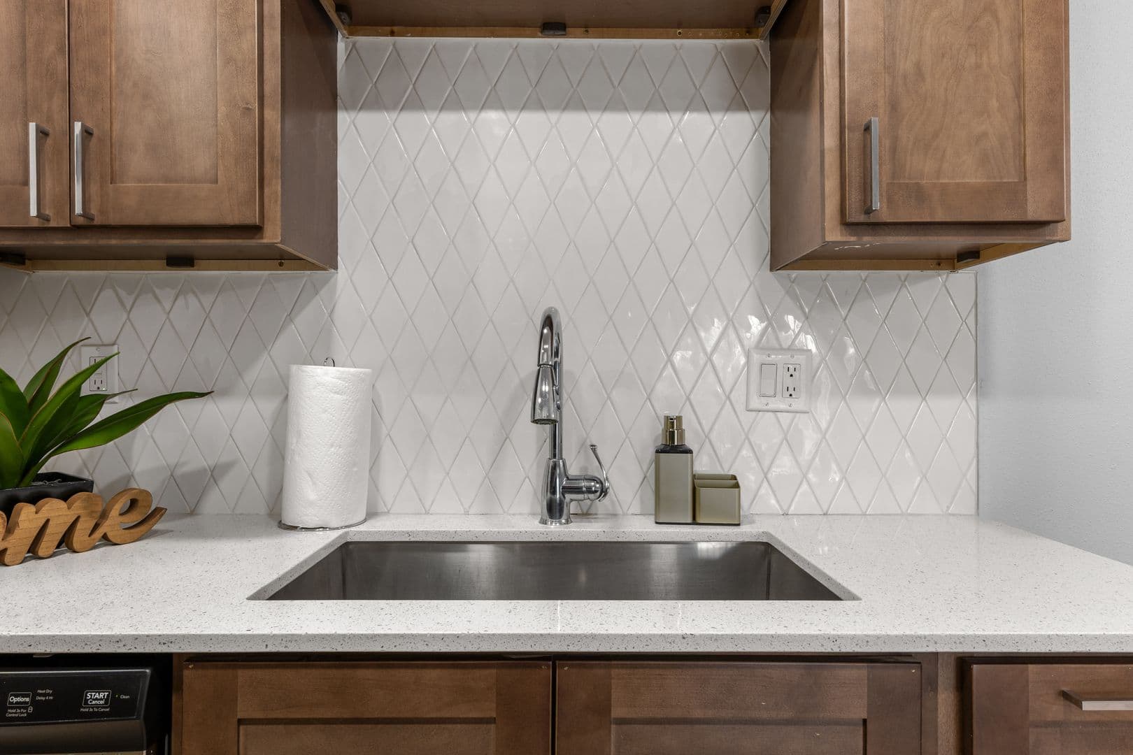 Tulsa Apartment: 1329 E 64th St