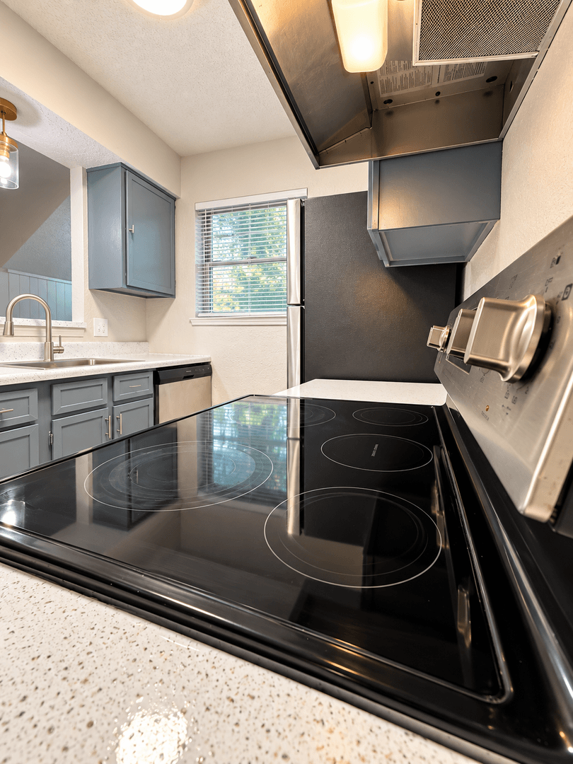 Tulsa Apartment: 6602 S Zunis Ave