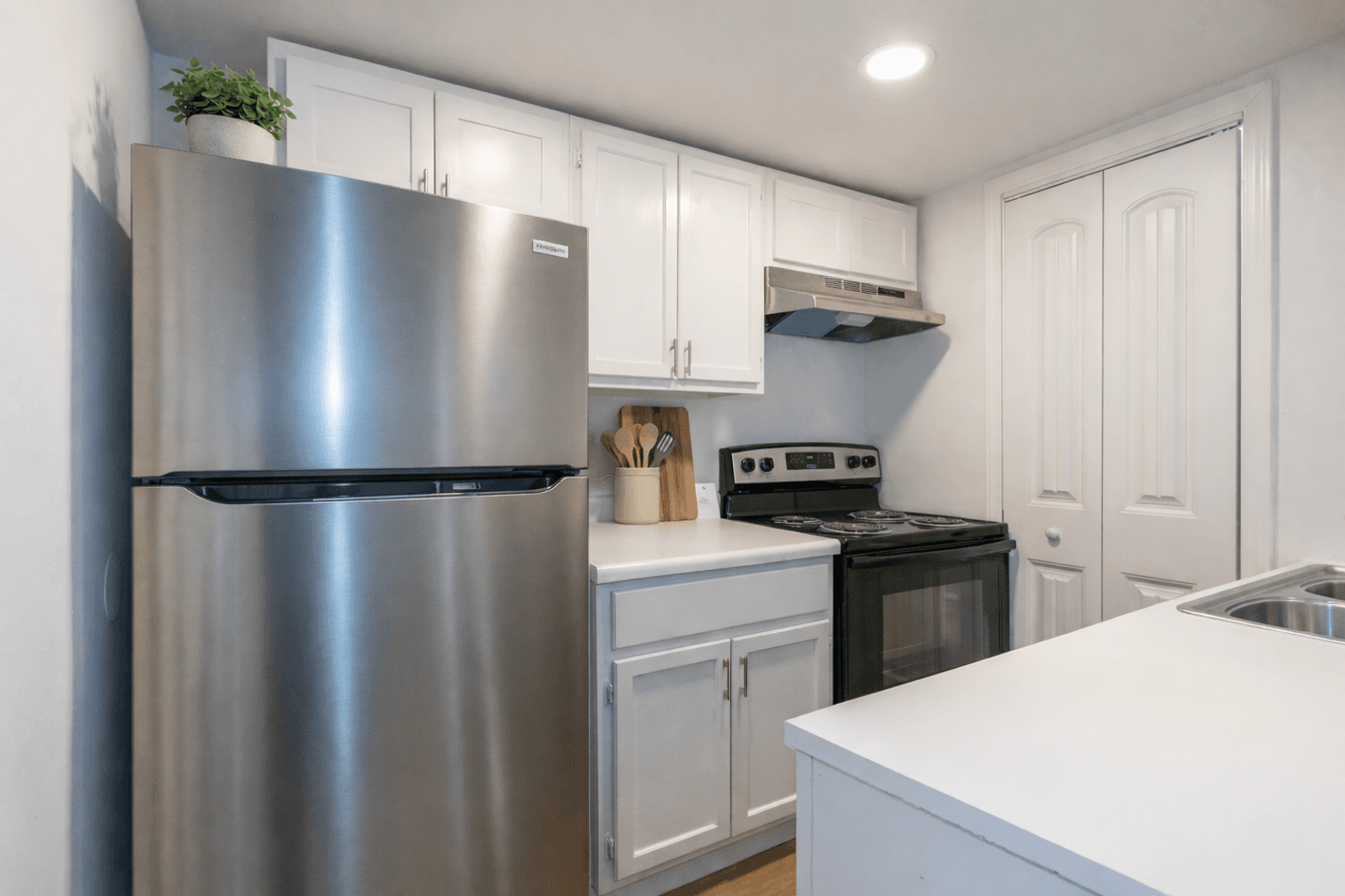Tulsa Apartment: 10951 E 23rd St
