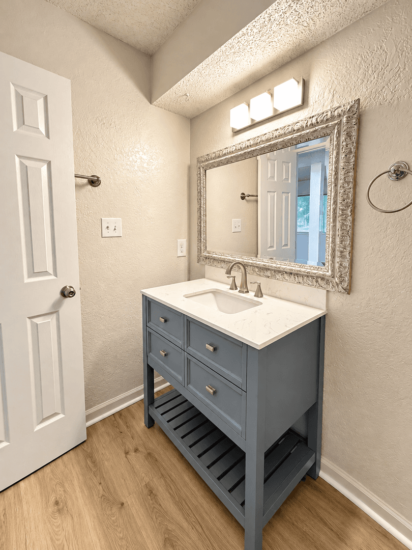 Tulsa Apartment: 6602 S Zunis Ave